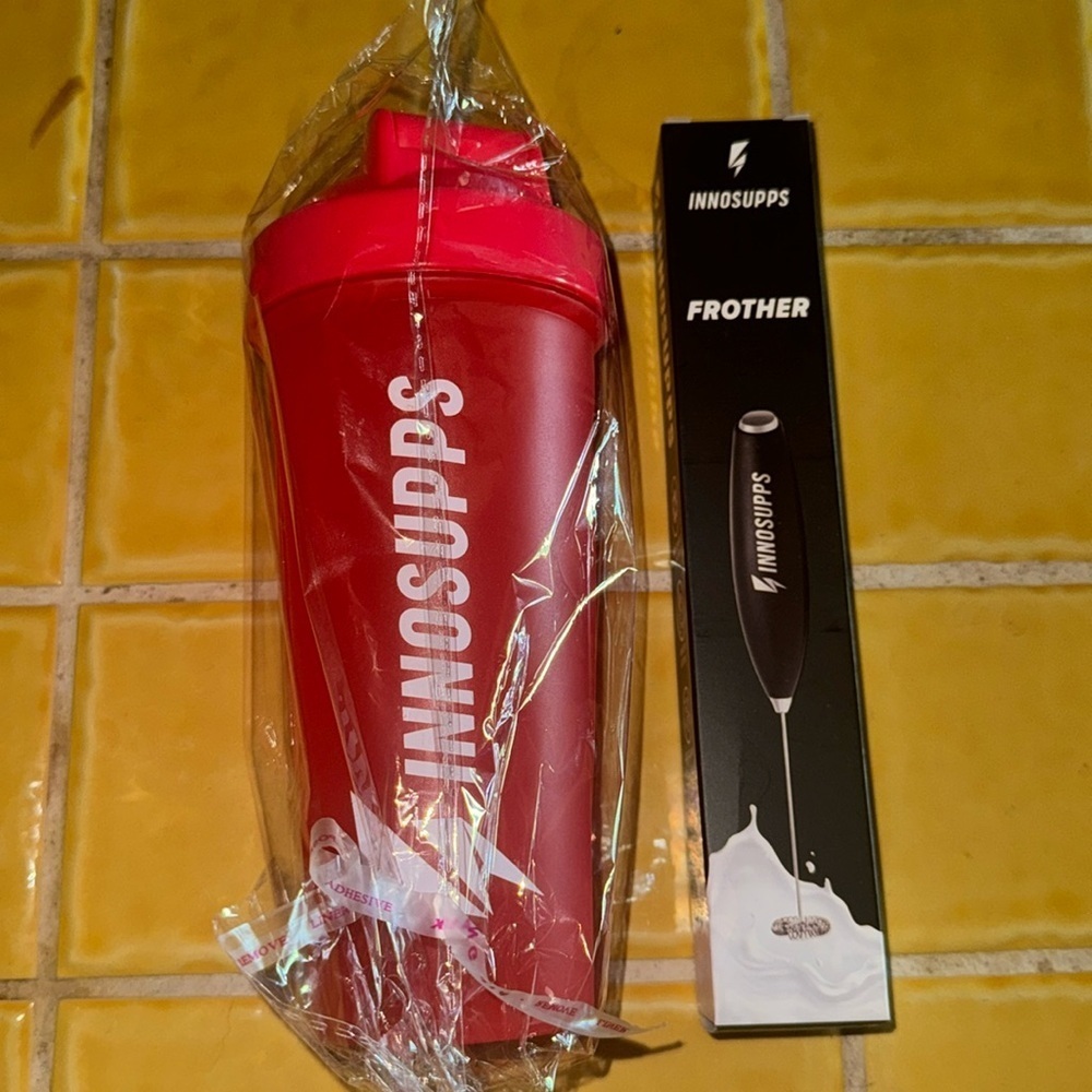 Innosupps Red Shaker Bottle - 20oz & frother